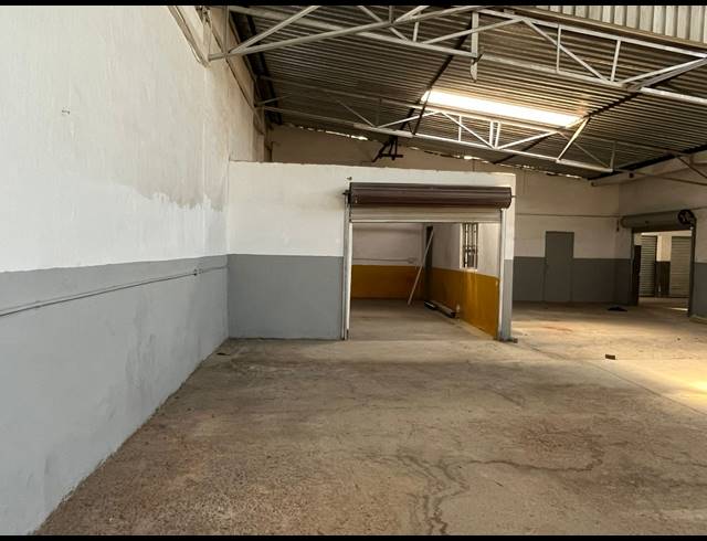 323M² WAREHOUSE TO LET IN SEBENZA